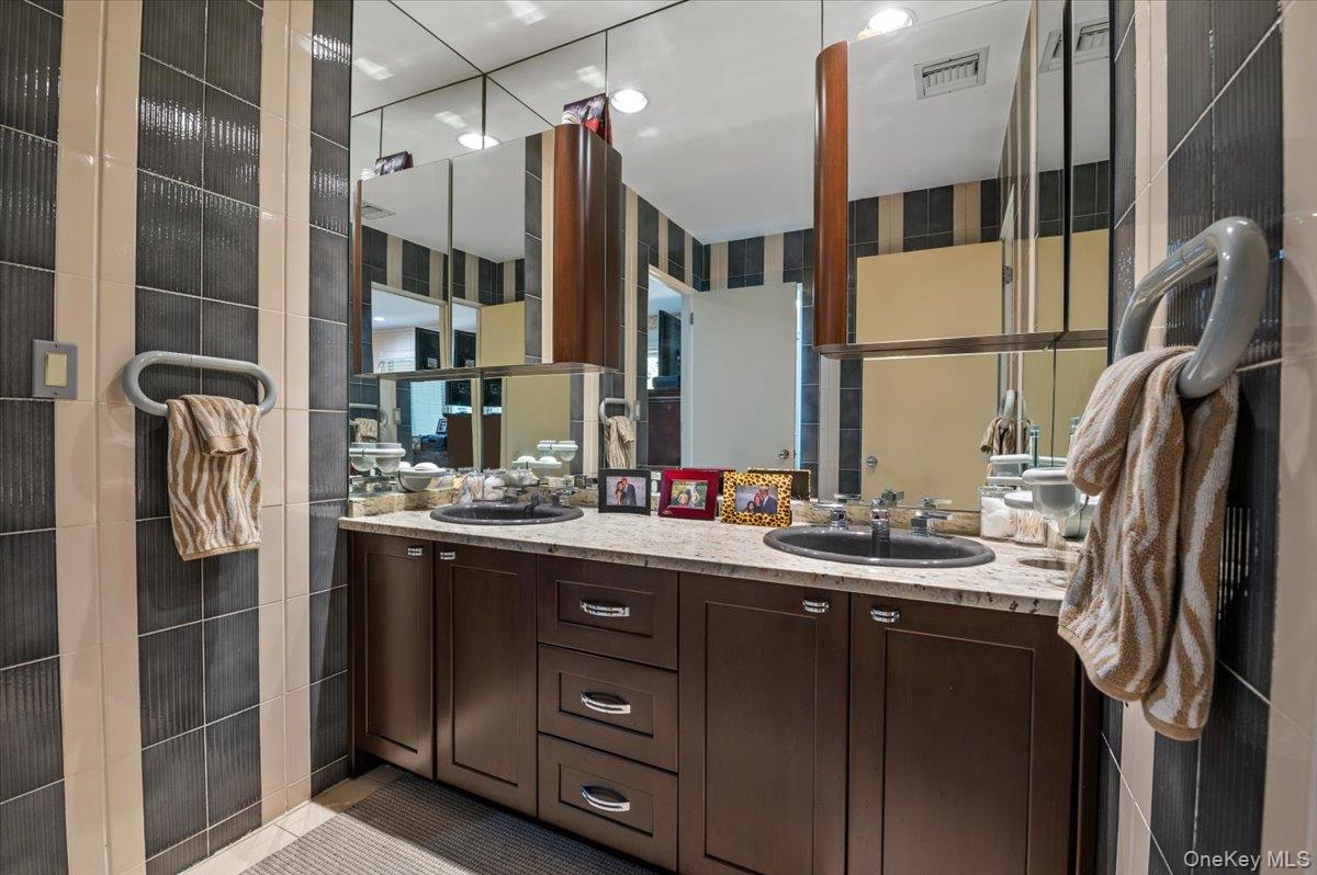 45 Coves Run Syosset, NY 11791 - Photo 25 of 43 a bathroom with a sink and mirror