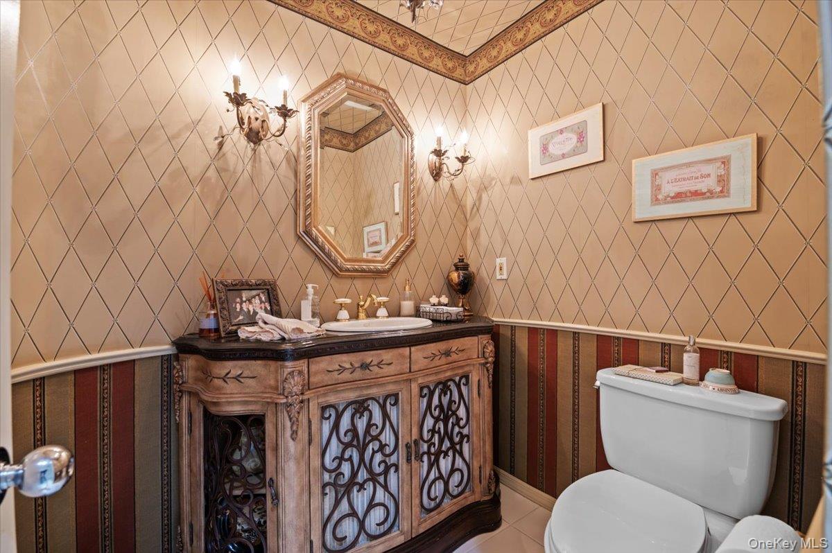 45 Coves Run Syosset, NY 11791 - Photo 8 of 43 a bathroom with a toilet a sink and mirror