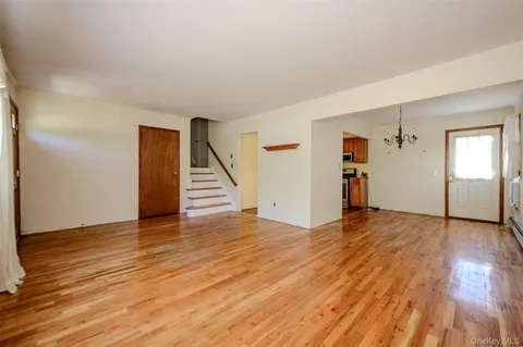 $799,000 | 87 Central Park Road, Plainview, NY 11803