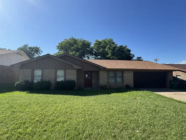 $1,900 | 207 Sharp Drive, Stephenville, TX 76401