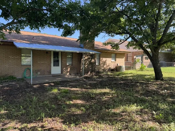 $1,900 | 207 Sharp Drive, Stephenville, TX 76401