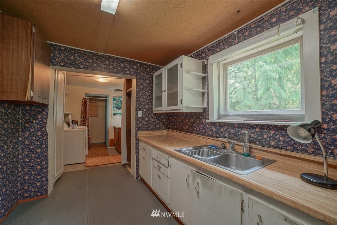 6330 Southwest Old Clifton Road Port Orchard, WA 98367 - Photo 5 of 21 Gallery Image 5