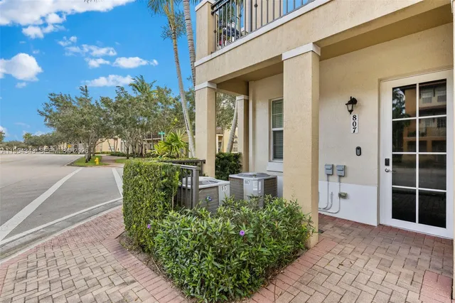 $2,600 | 807 Southwest 147th Avenue, Unit 1402, Pembroke Pines, FL 33027