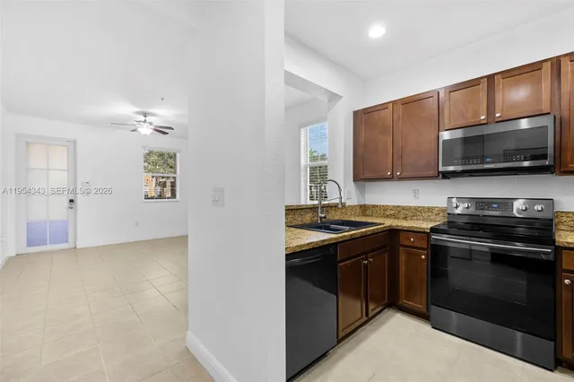 $2,600 | 807 Southwest 147th Avenue, Unit 1402, Pembroke Pines, FL 33027