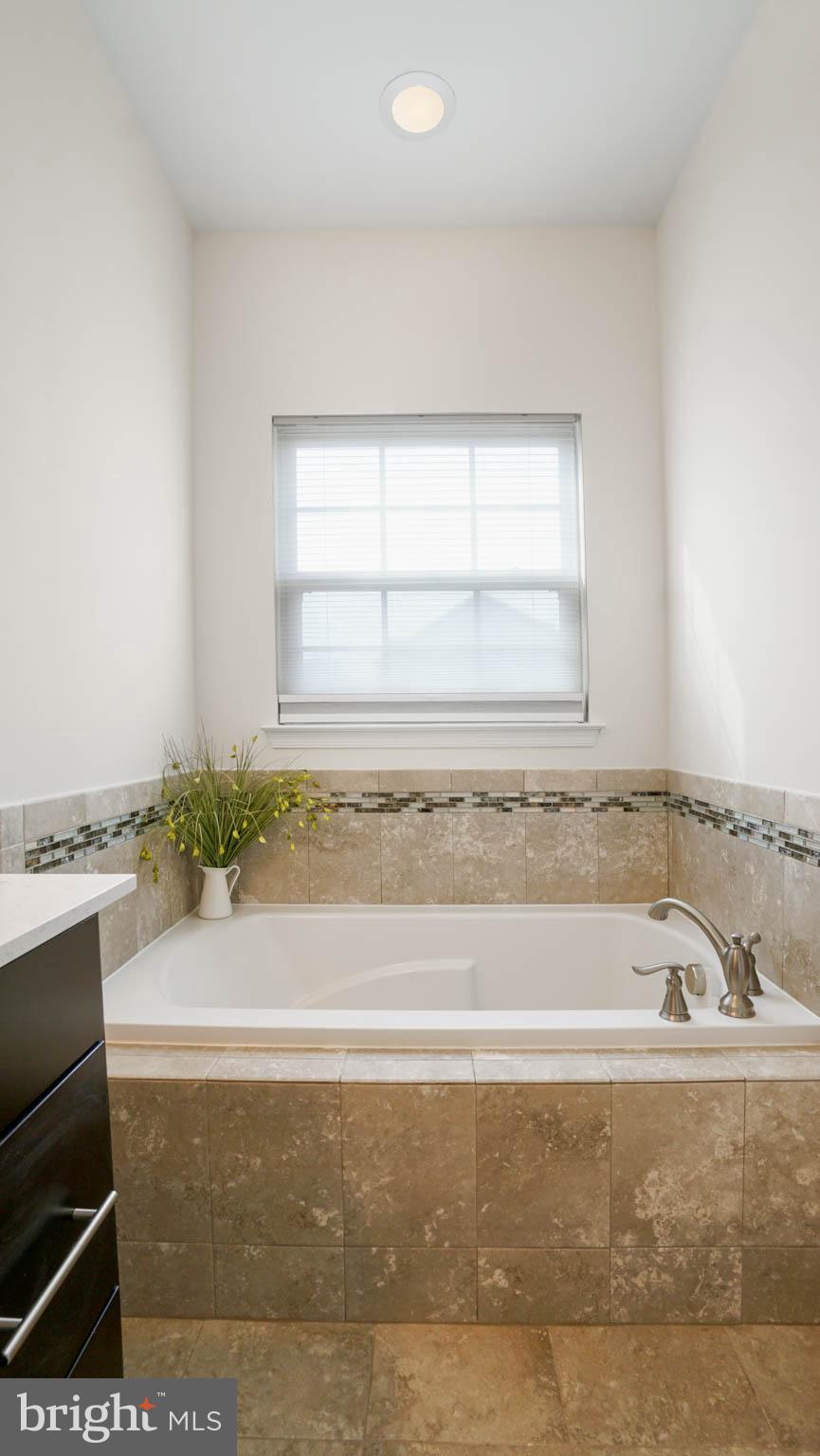 7869 Patterson Way Hanover, MD 21076 - Photo 34 of 41 Natural light in bathroom