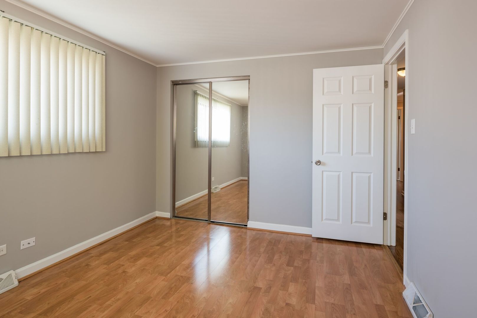 21 Ambleside Road Des Plaines, IL 60016 - Photo 17 of 35