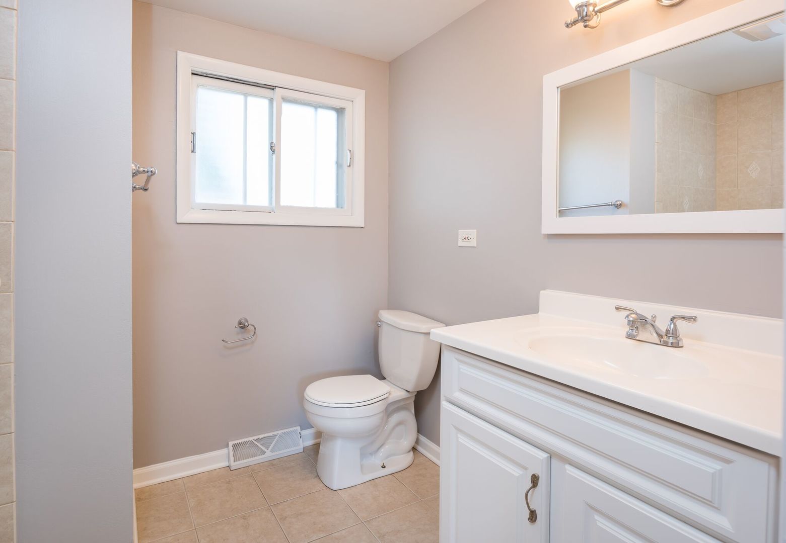 21 Ambleside Road Des Plaines, IL 60016 - Photo 18 of 35
