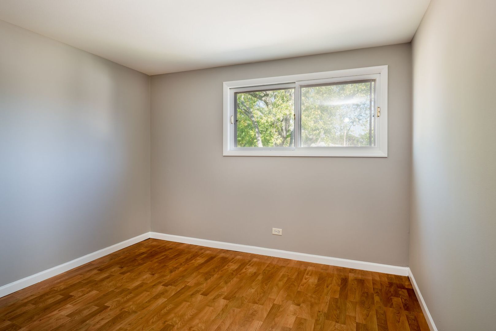 21 Ambleside Road Des Plaines, IL 60016 - Photo 20 of 35