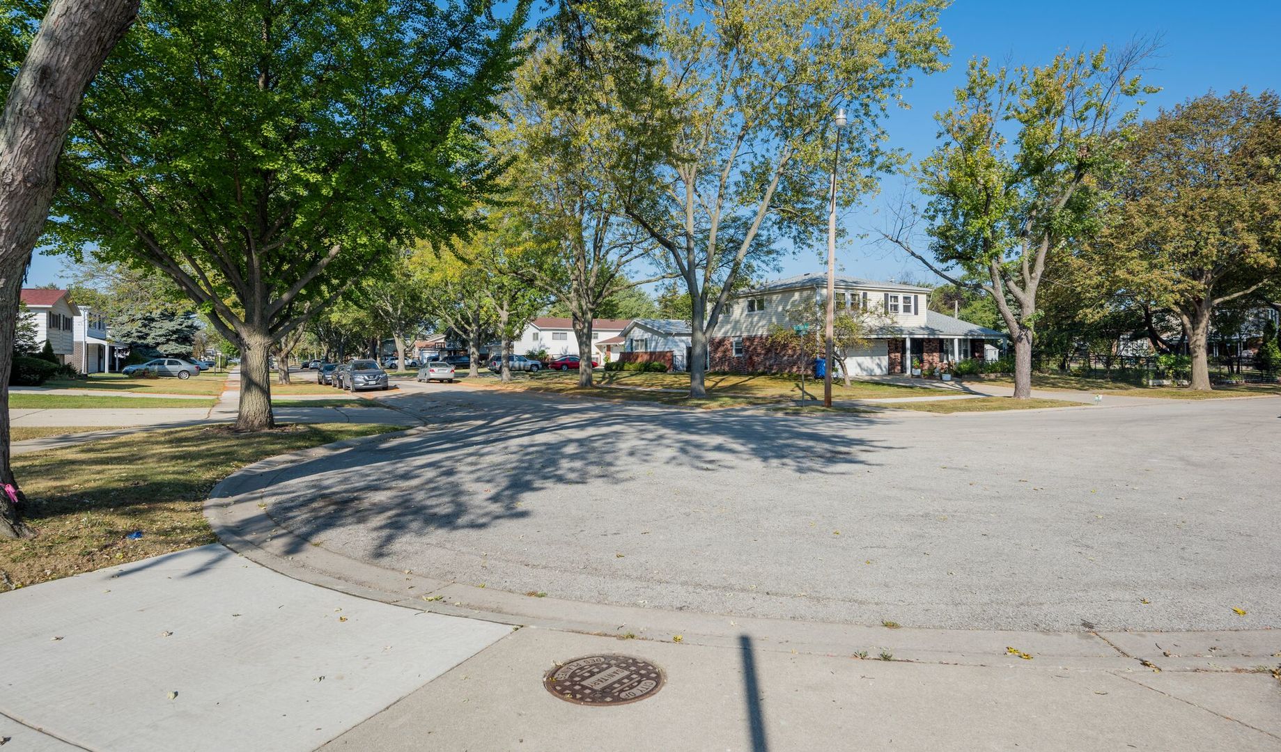 21 Ambleside Road Des Plaines, IL 60016 - Photo 2 of 35