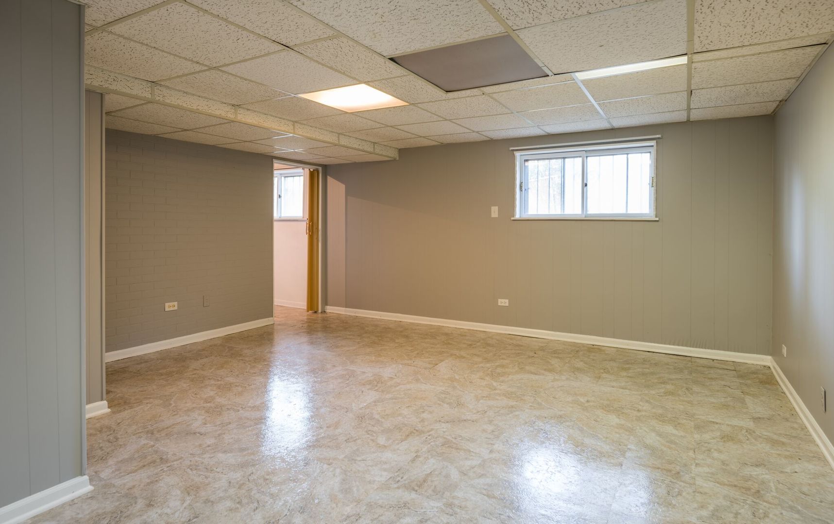 21 Ambleside Road Des Plaines, IL 60016 - Photo 25 of 35