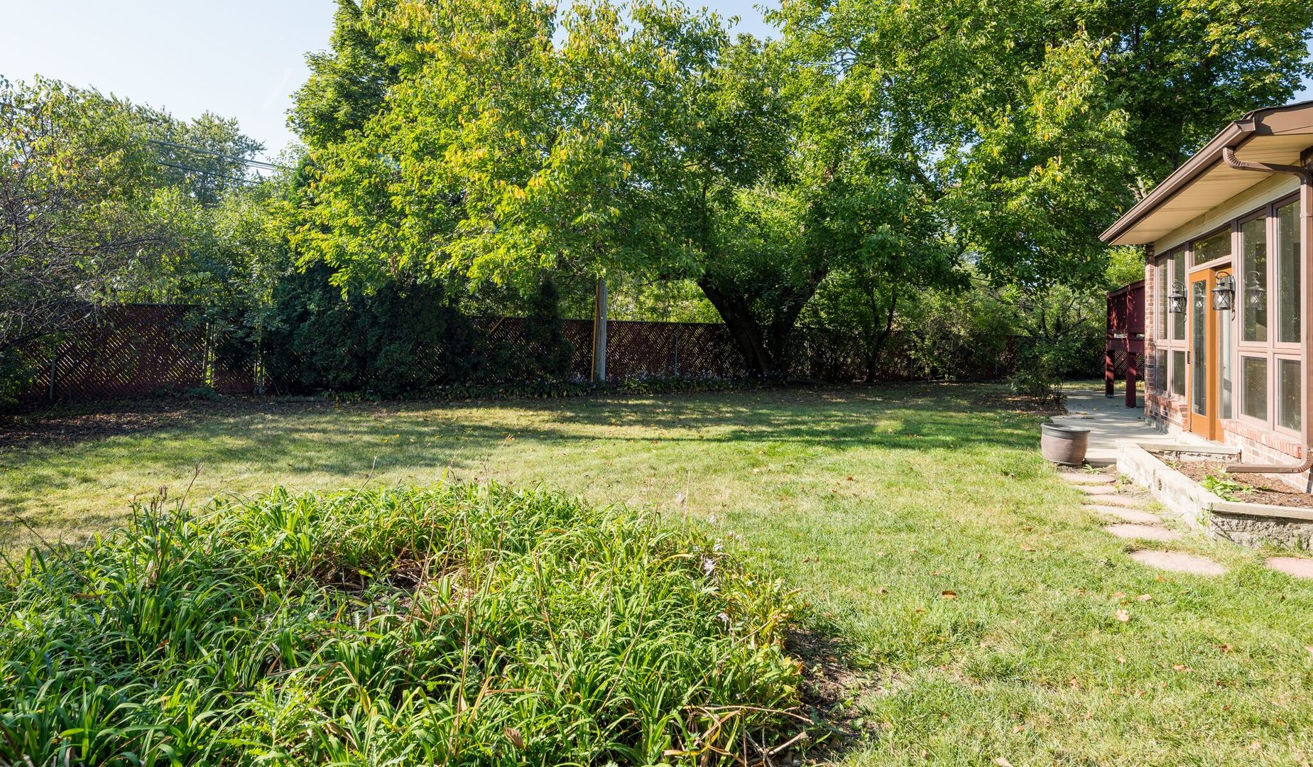 21 Ambleside Road Des Plaines, IL 60016 - Photo 28 of 35