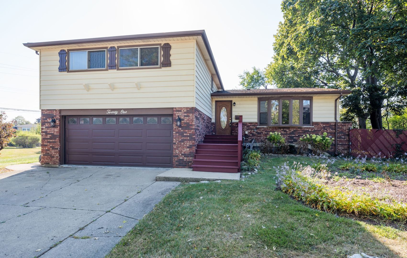 21 Ambleside Road Des Plaines, IL 60016 - Photo 3 of 35