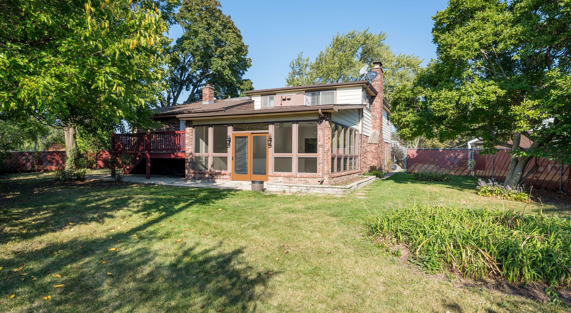 21 Ambleside Road Des Plaines, IL 60016 - Photo 31 of 35