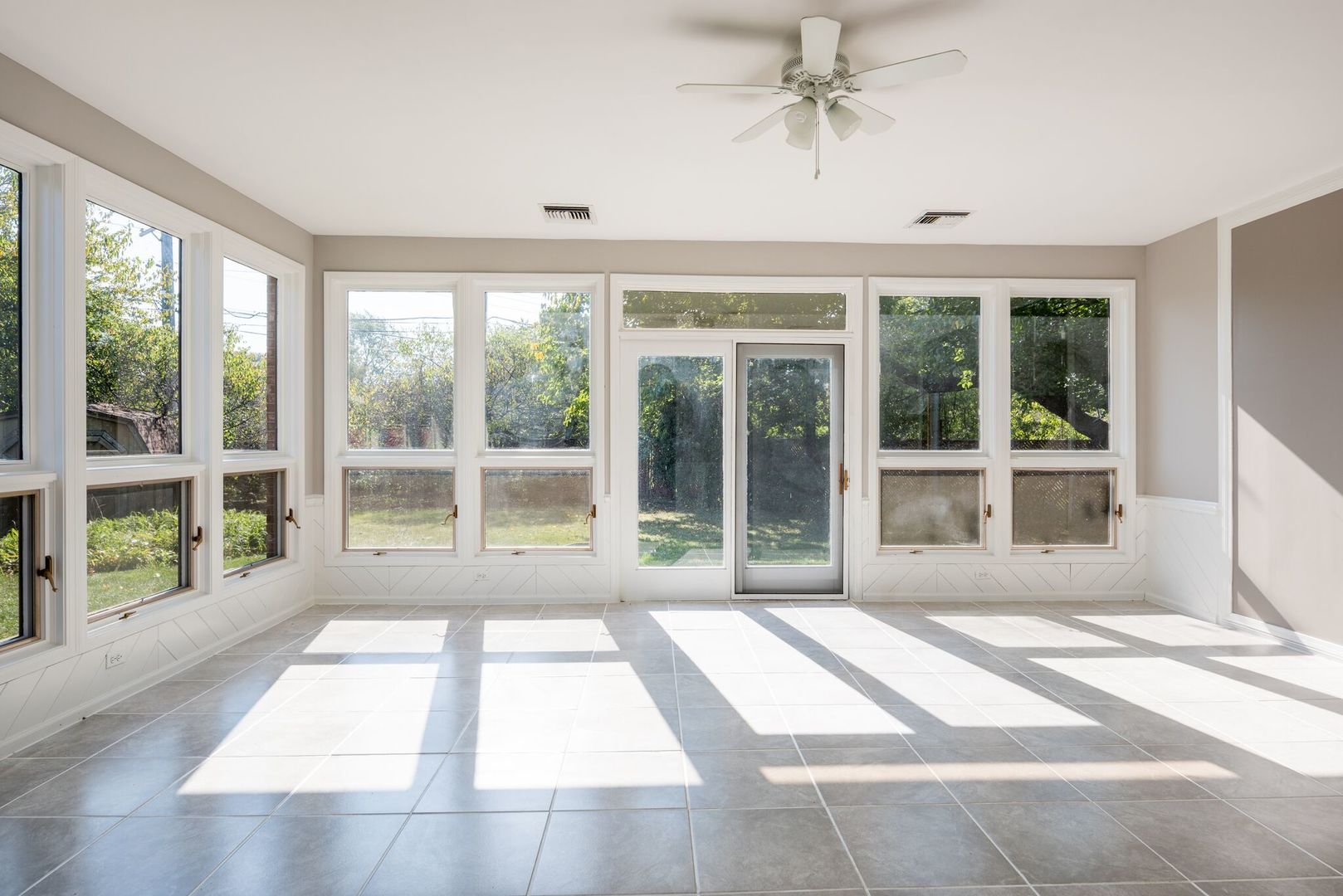 21 Ambleside Road Des Plaines, IL 60016 - Photo 32 of 35