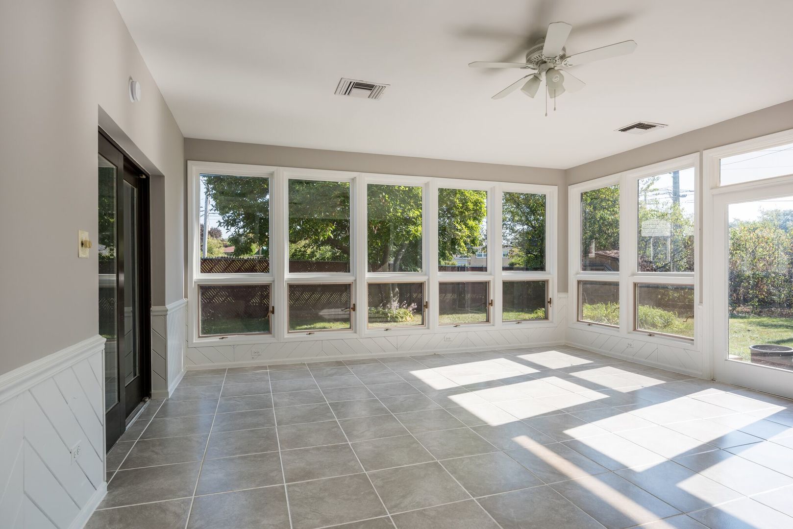21 Ambleside Road Des Plaines, IL 60016 - Photo 34 of 35