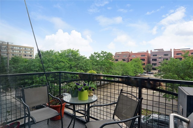 1224 West Van Buren Street, Unit 213 Chicago, IL 60607 - Photo 16 of 16 a view of a chair and table on the roof deck