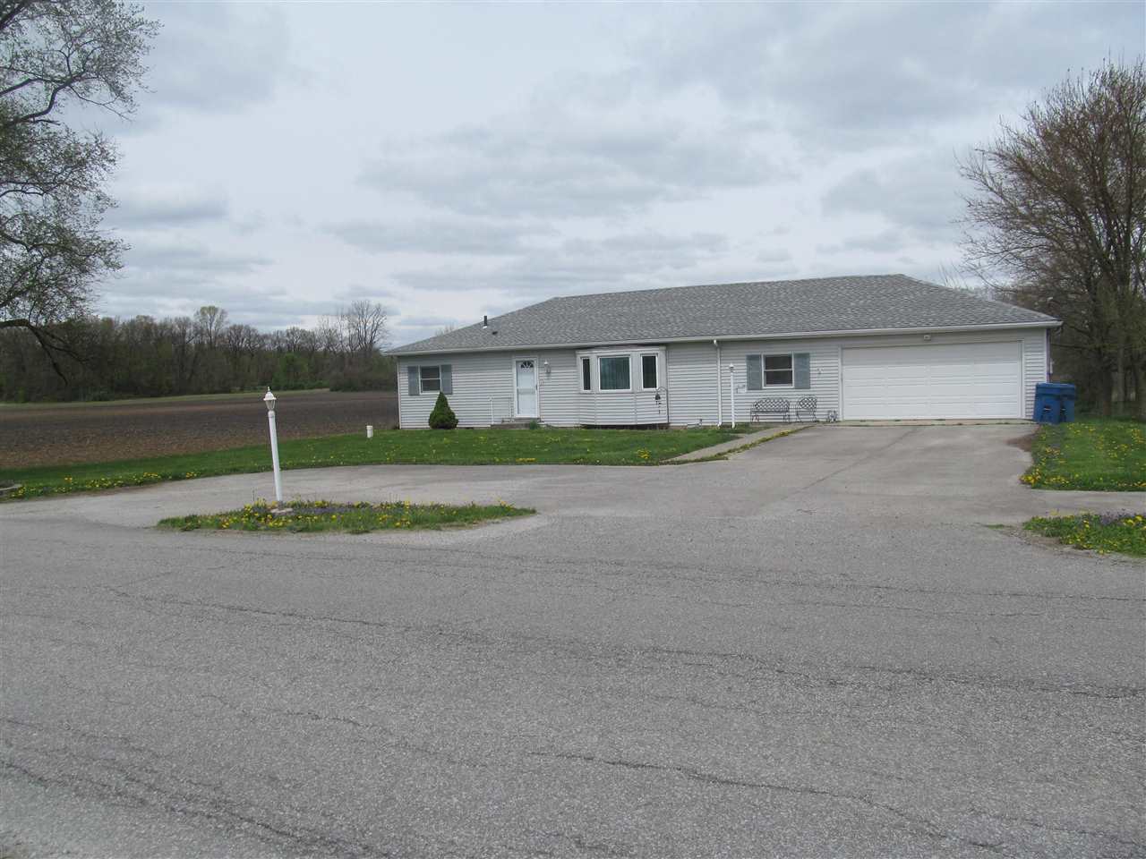 4530 Knoll Road Fort Wayne, IN 46809 - Photo 1 of 35