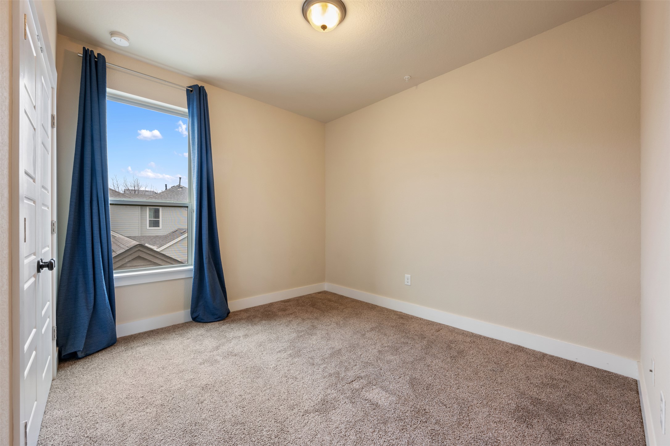 7615 Wolverine Street Austin, TX 78757 - Photo 29 of 40 an empty room with a bench and mirror