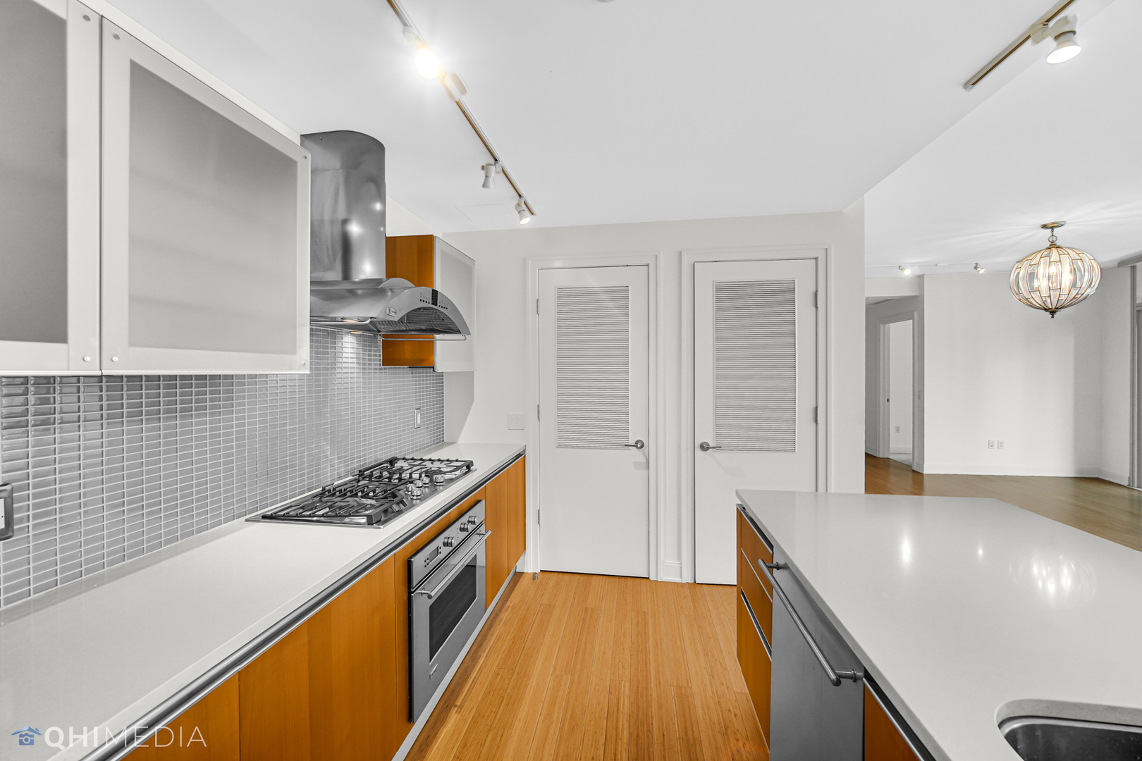 340 East Randolph Street, Unit 1302 Chicago, IL 60601 - Photo 7 of 35