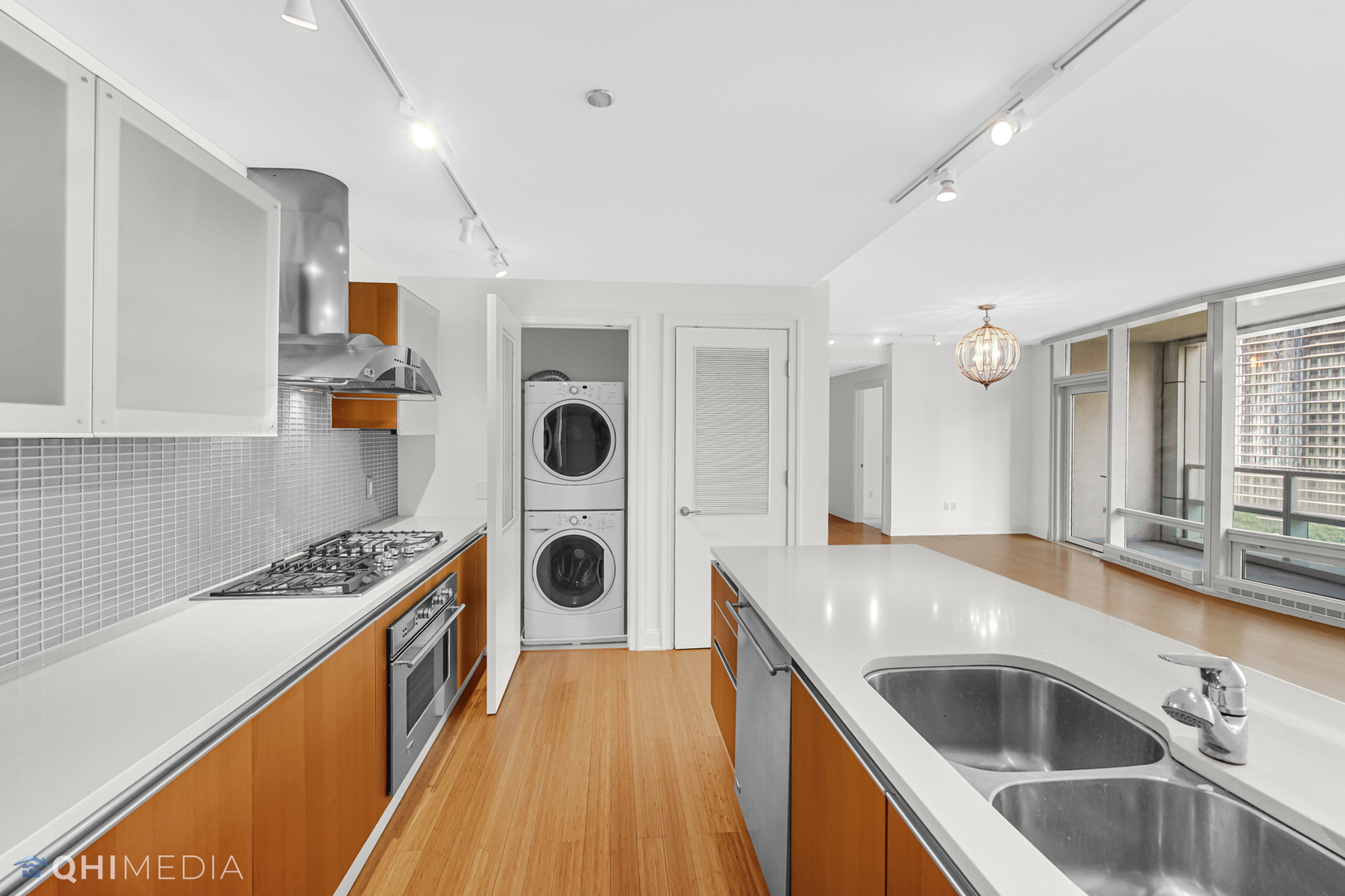 340 East Randolph Street, Unit 1302 Chicago, IL 60601 - Photo 8 of 35