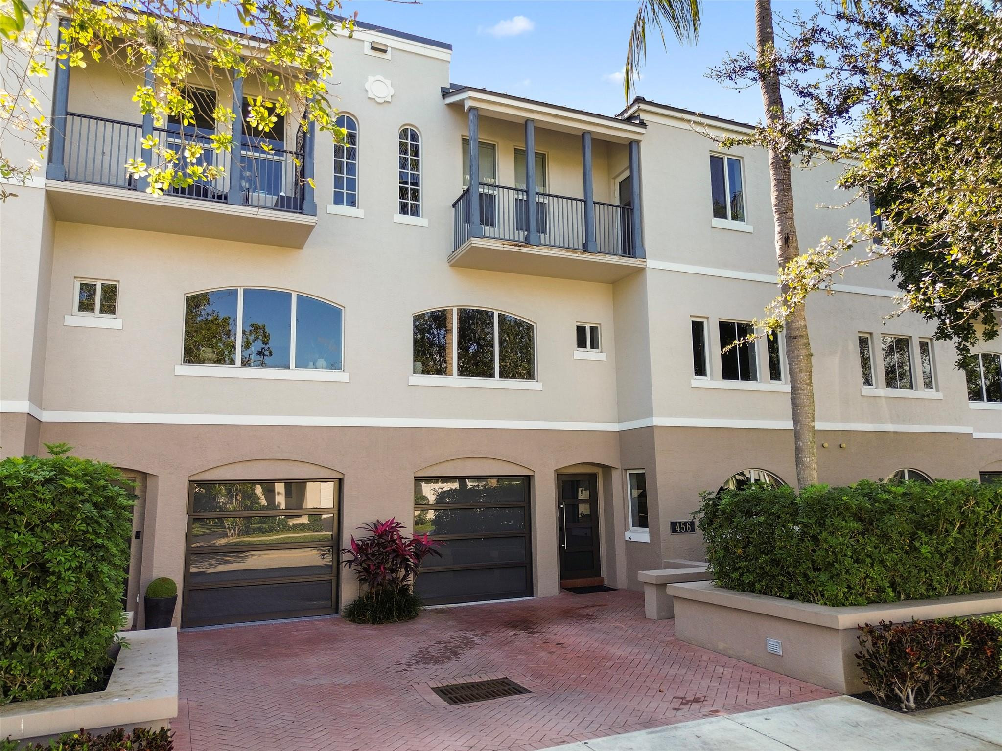 456 East Boca Raton Road Boca Raton, FL 33432 - Photo 4 of 33 a front view of a building with entryway