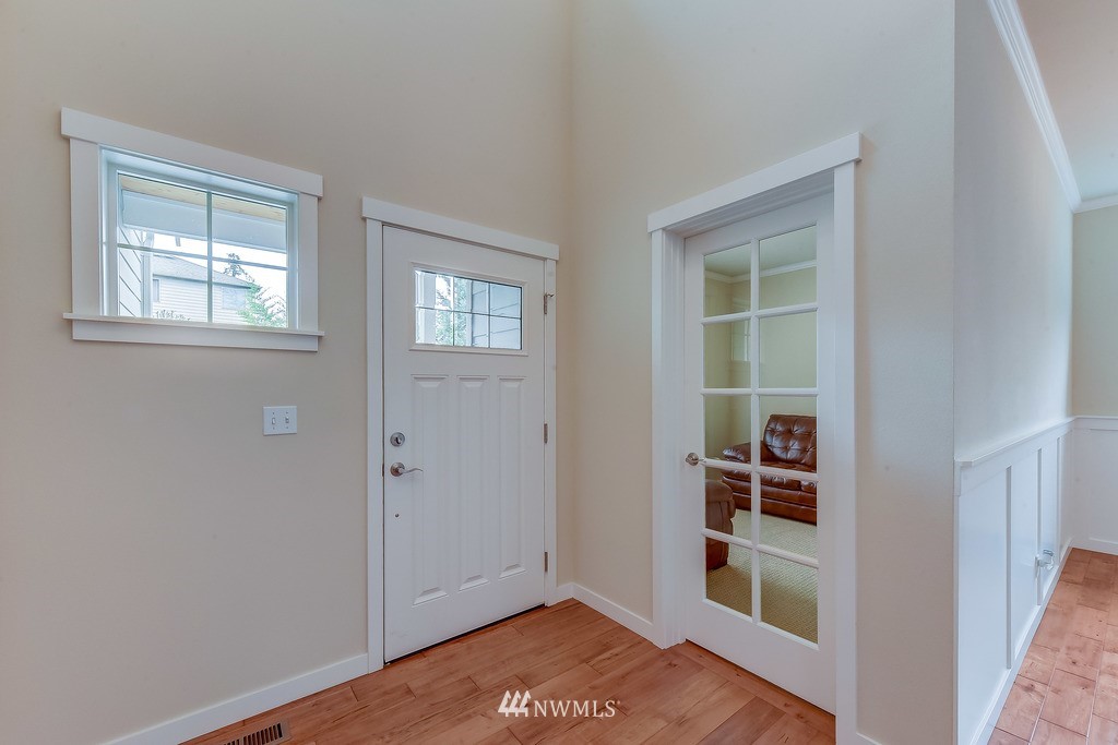 318 171st Street Southeast Bothell, WA 98012 - Photo 2 of 21 Gallery Image 2