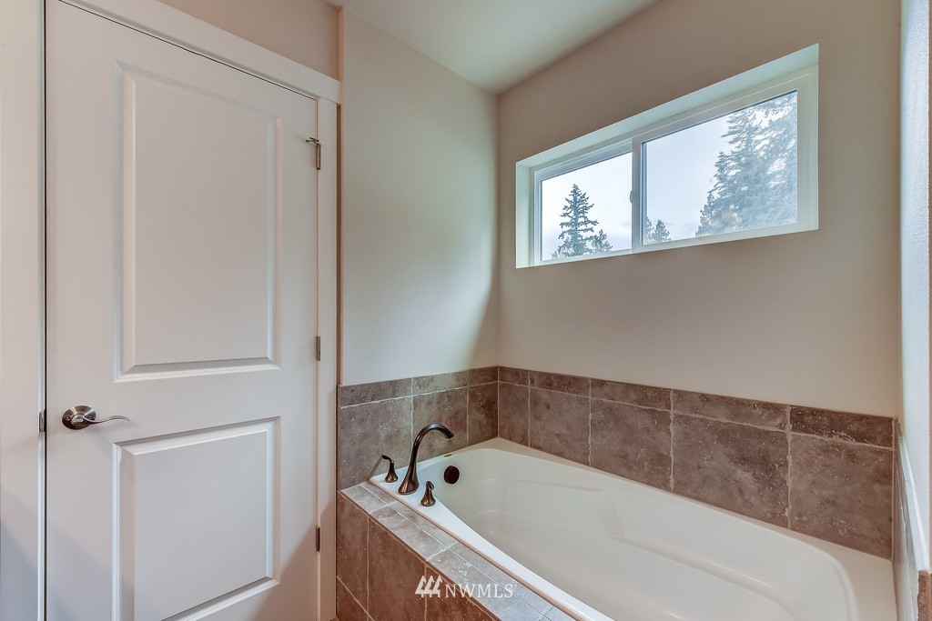 318 171st Street Southeast Bothell, WA 98012 - Photo 13 of 21 Gallery Image 13