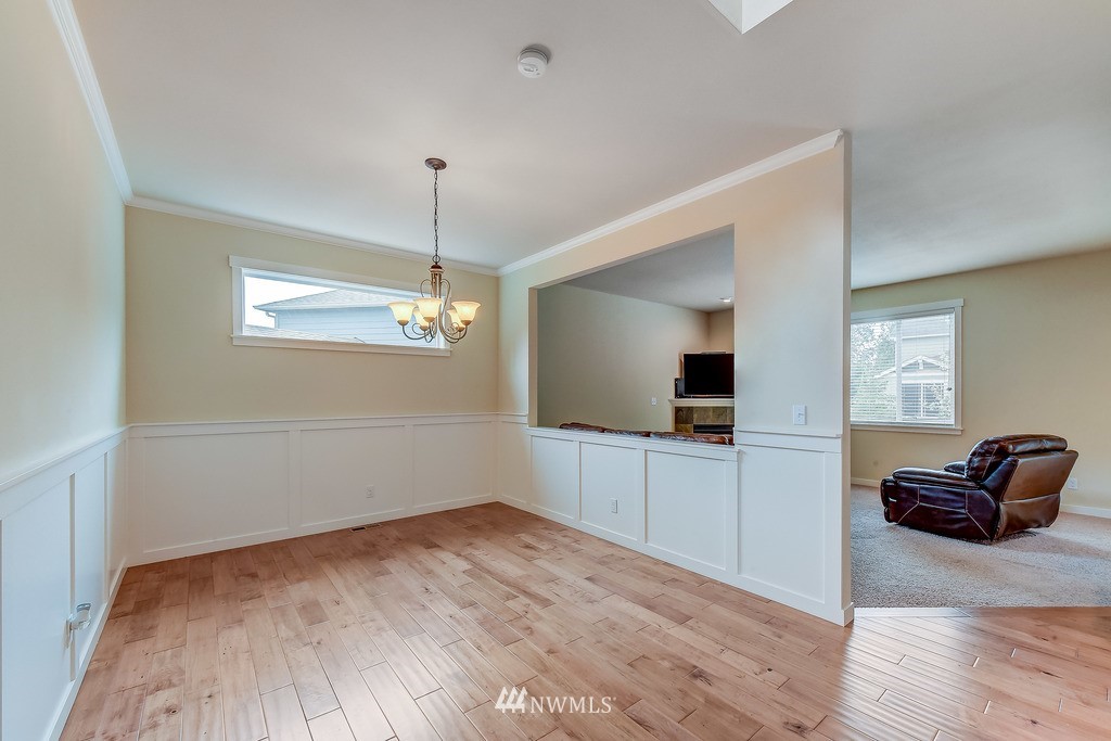 318 171st Street Southeast Bothell, WA 98012 - Photo 4 of 21 Gallery Image 4
