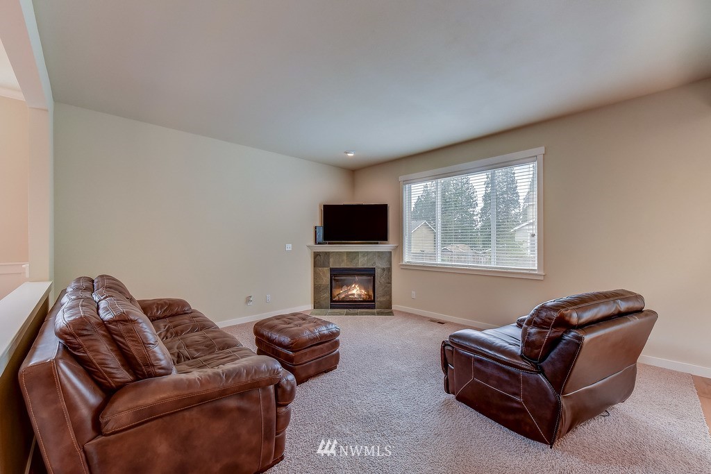 318 171st Street Southeast Bothell, WA 98012 - Photo 5 of 21 Gallery Image 5