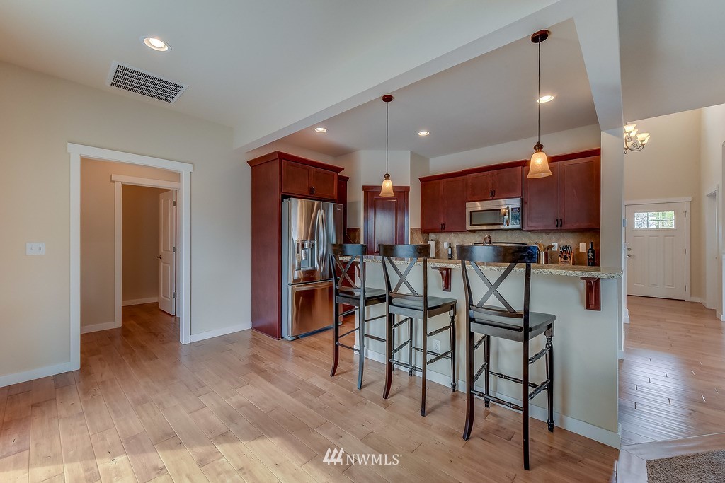 318 171st Street Southeast Bothell, WA 98012 - Photo 6 of 21 Gallery Image 6