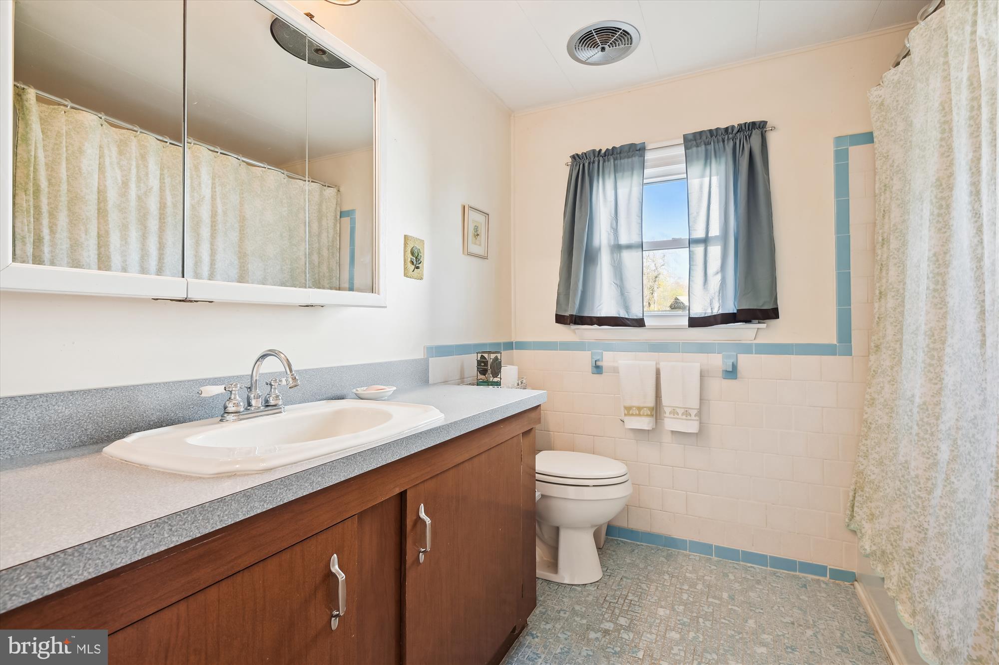 337 Bar Harbor Road Pasadena, MD 21122 - Photo 13 of 40 Bathroom