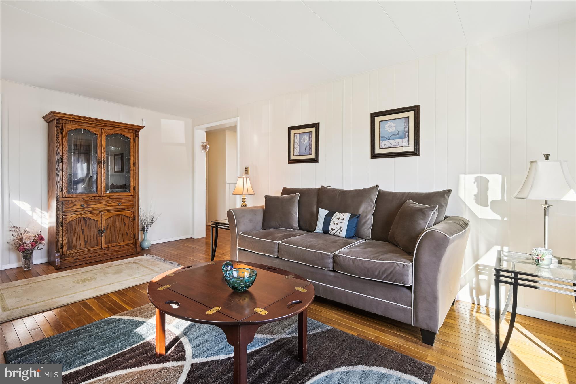 337 Bar Harbor Road Pasadena, MD 21122 - Photo 3 of 40 Bright and spacious Living Room