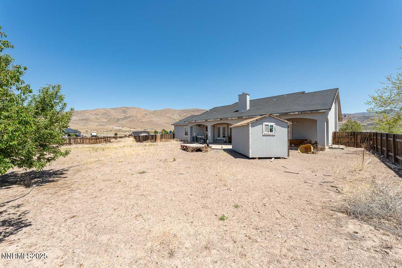 4945 Broken Spur Road Reno, NV 89510 - Photo 29 of 38 a big room with a yard