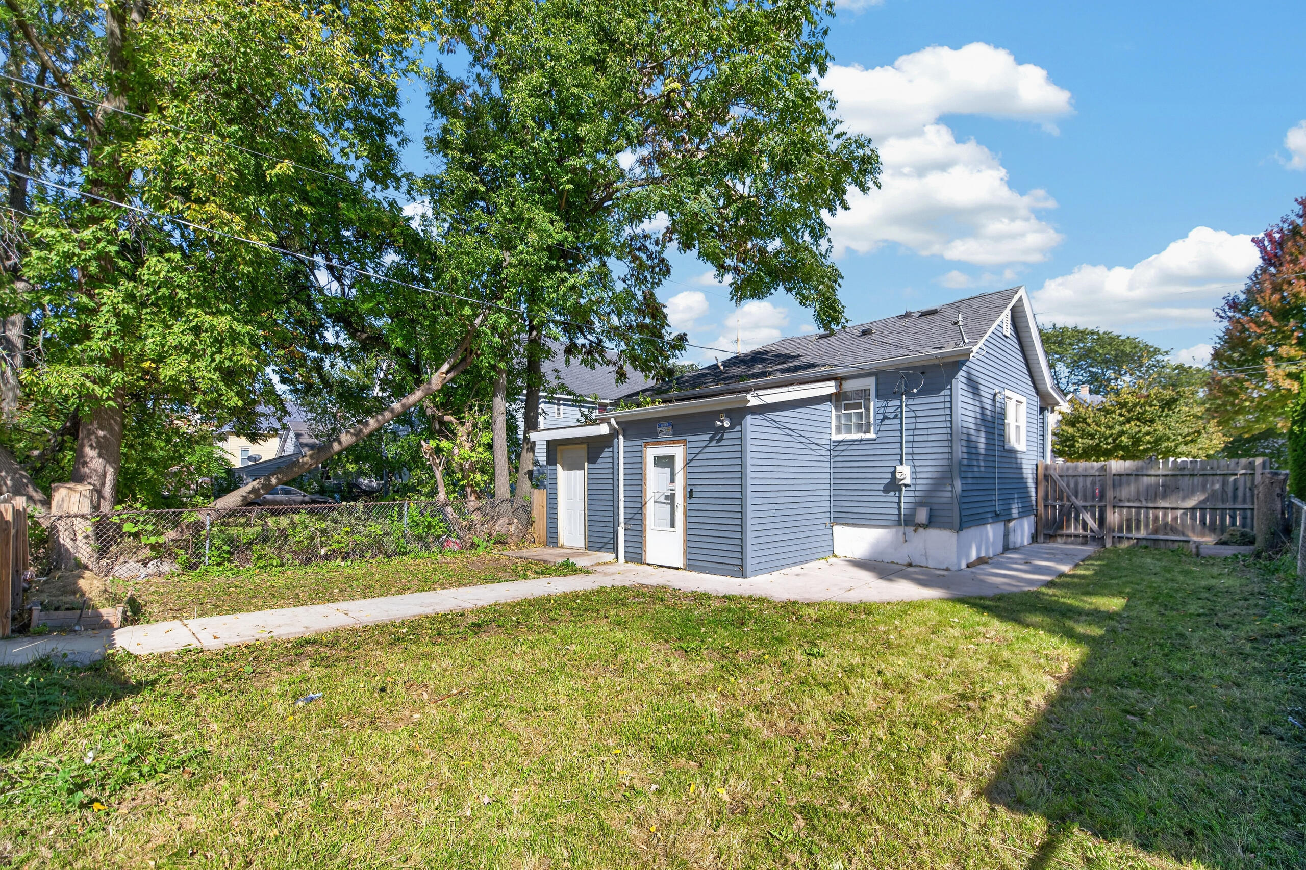 1640 Mead Street Racine, WI 53403 - Photo 20 of 27 Yard
