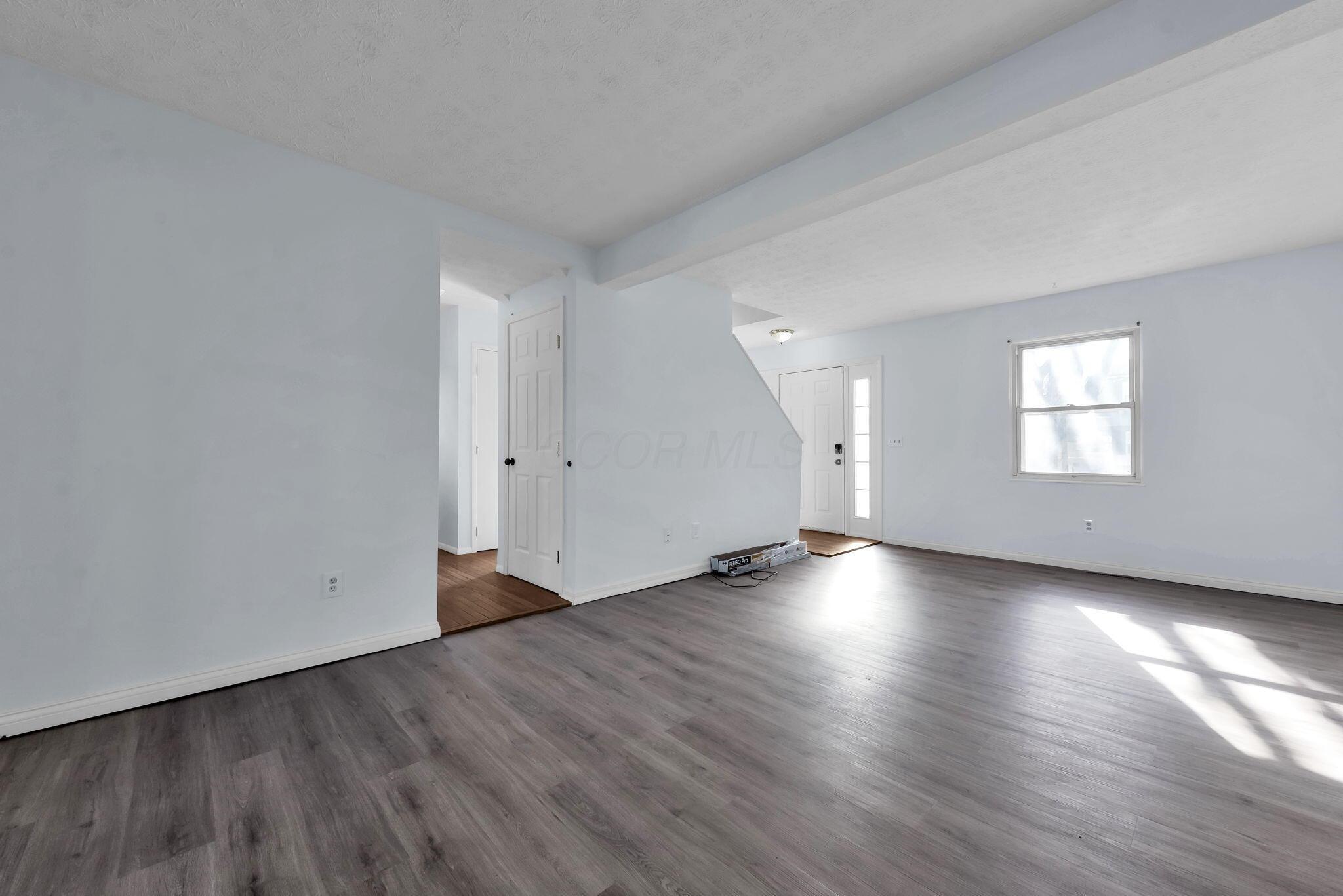 3246 Latonia Road Columbus, OH 43232 - Photo 6 of 39 6-web-or-mls-3246-latonia-rd