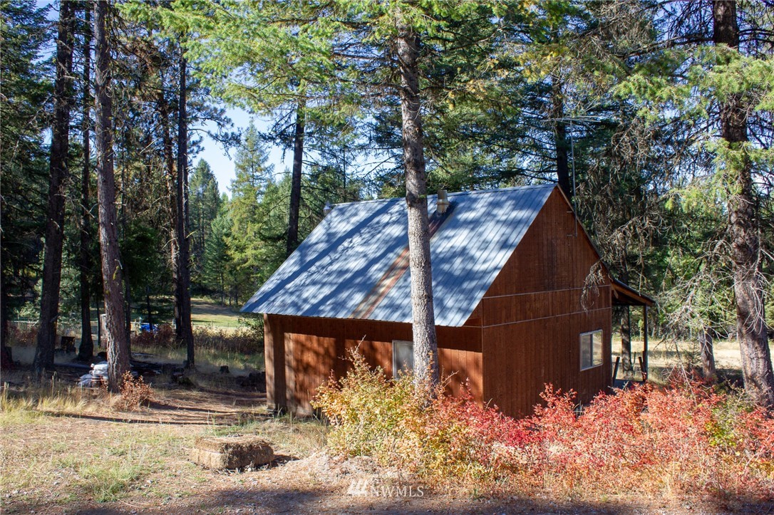 11 R R J Lane Republic, WA 99166 - Photo 6 of 7