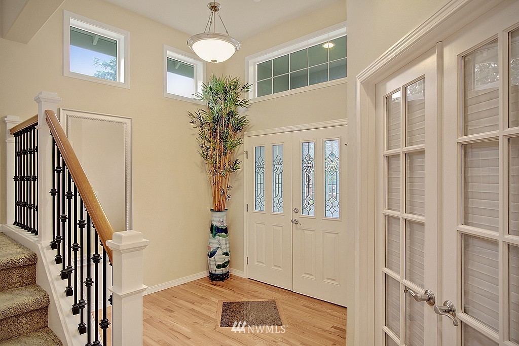 5408 Northeast 3rd Place Renton, WA 98059 - Photo 3 of 21