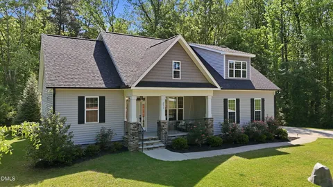 a view of a house with yard and plants