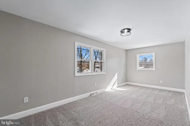 $399,900 | 105 Cloverdale Lane, Williamstown, NJ 08094