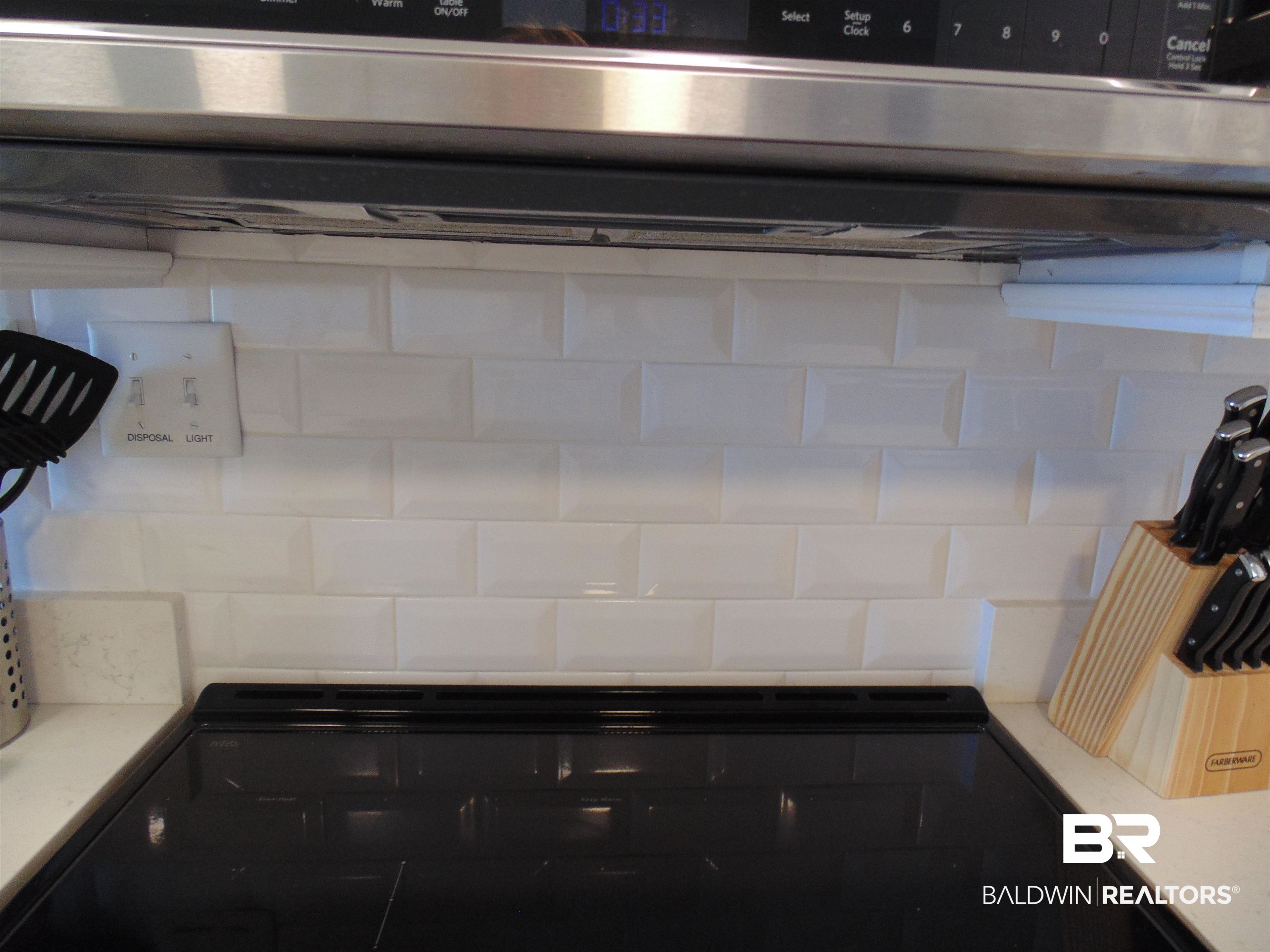 645 Plantation Road, Unit 6505 Gulf Shores, AL 36542 - Photo 9 of 25 Subway Tile Backsplash