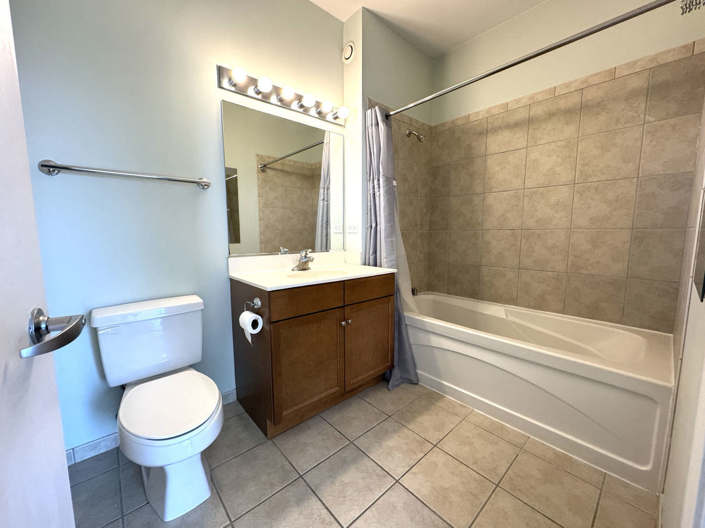 1101 South State Street, Unit 1406 Chicago, IL 60605 - Photo 5 of 9