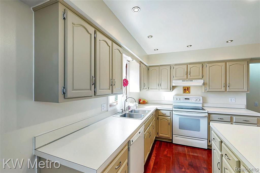 1722 Snowden Circle Rochester Hills, MI 48306 - Photo 14 of 39