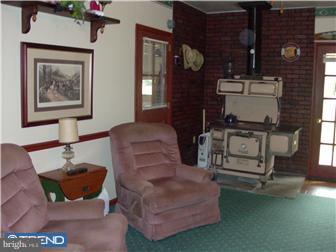 260 Middle Road Elkton, MD 21921 - Photo 5 of 12 Family Room