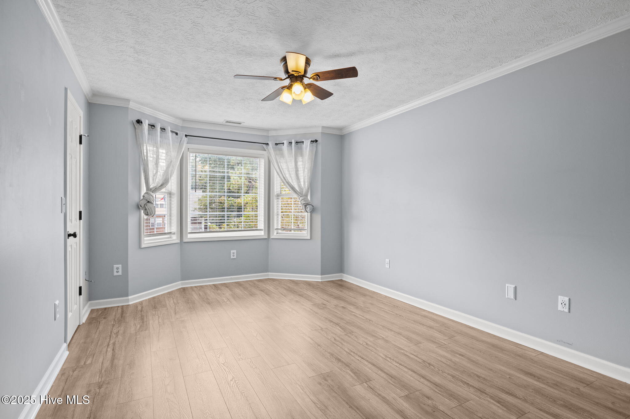 906 Ridge Water Boulevard Morehead City, NC 28557 - Photo 16 of 56 Primary Bedroom