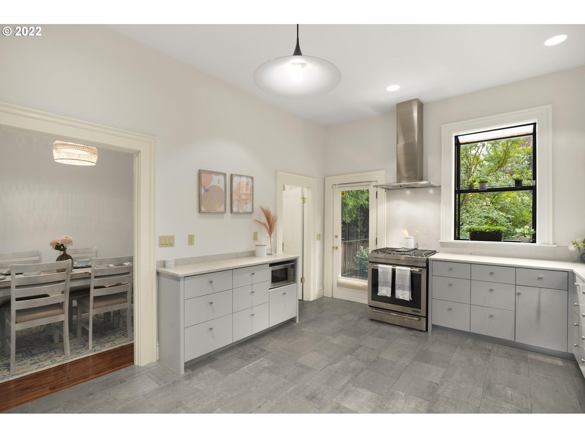 24 Southwest Whitaker Street Portland, OR 97239 - Photo 8 of 27 Gallery Image 8