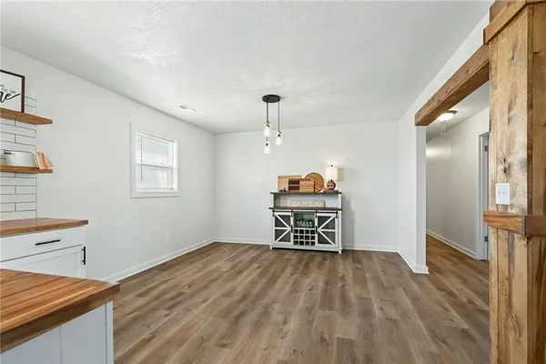 $250,000 | 9393 State Rte 52, Amoret, MO 64722