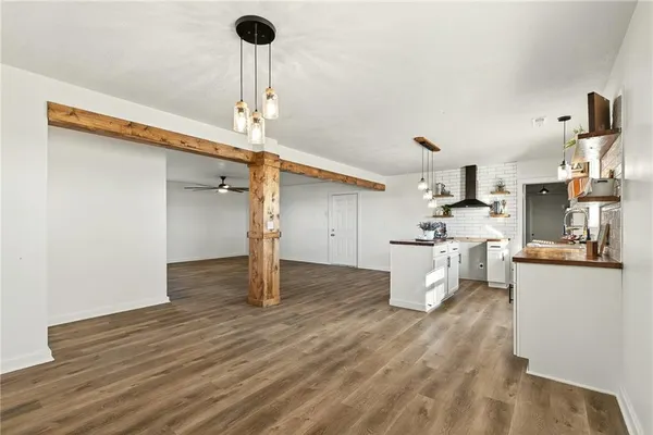 $250,000 | 9393 State Rte 52, Amoret, MO 64722