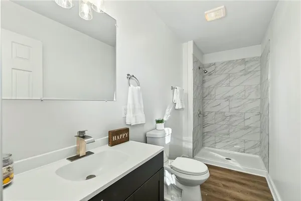 $250,000 | 9393 State Rte 52, Amoret, MO 64722