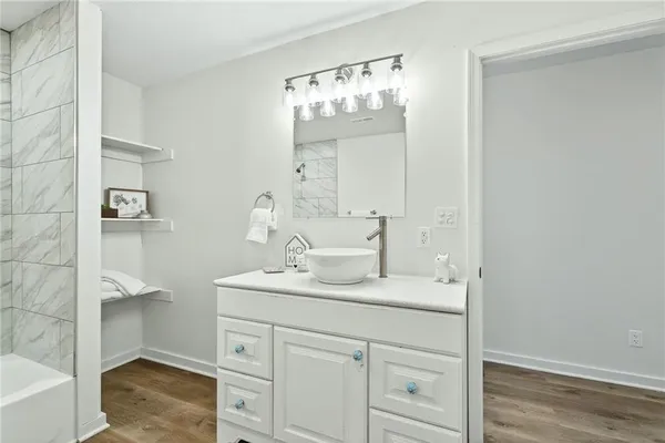 $250,000 | 9393 State Rte 52, Amoret, MO 64722