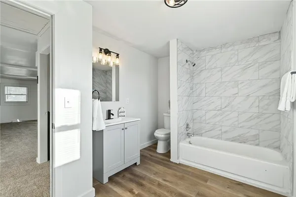 $250,000 | 9393 State Rte 52, Amoret, MO 64722